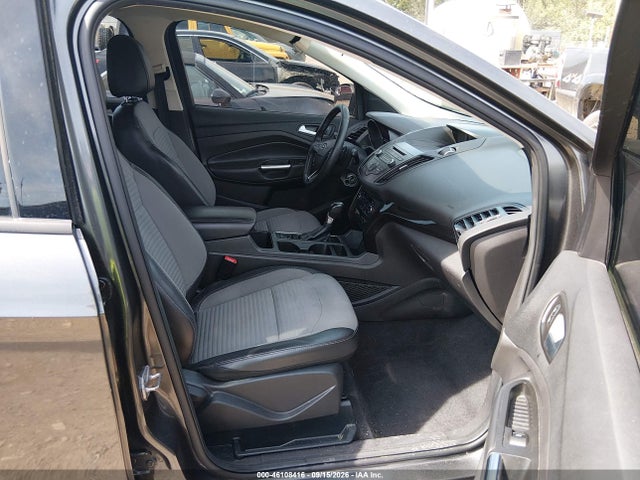 46108416 :رقم المزاد ، 1FMCU0GD8HUC31013 vin ، 2017 Ford Escape Se مزاد بيع
