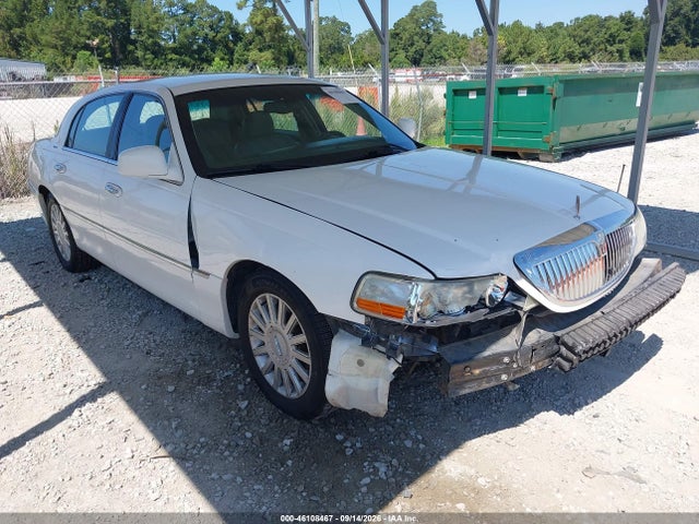 Продажа на аукционе авто 2005 Lincoln Town Car Signature, vin: 1LNHM81W55Y645353, номер лота: 46108467