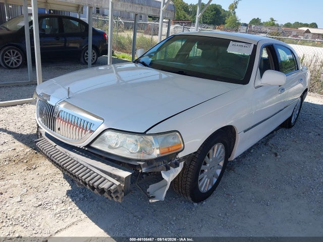 Продажа на аукционе авто 2005 Lincoln Town Car Signature, vin: 1LNHM81W55Y645353, номер лота: 46108467