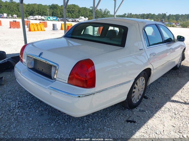 Продажа на аукционе авто 2005 Lincoln Town Car Signature, vin: 1LNHM81W55Y645353, номер лота: 46108467