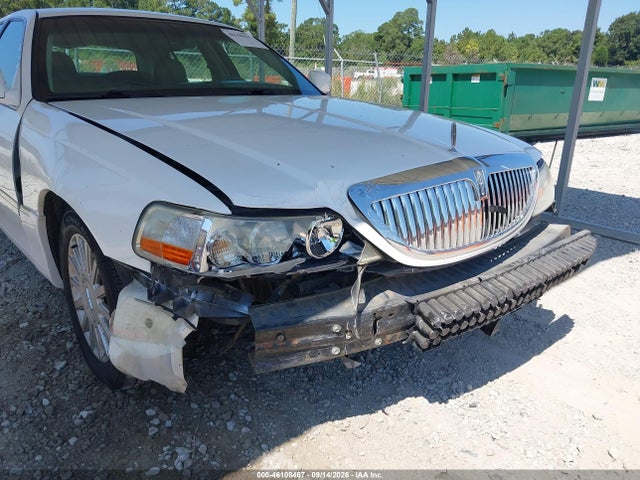Продажа на аукционе авто 2005 Lincoln Town Car Signature, vin: 1LNHM81W55Y645353, номер лота: 46108467