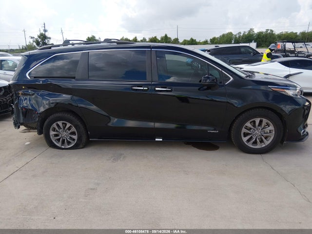 5TDYRKEC9MS014635 Toyota SIENNA XLE