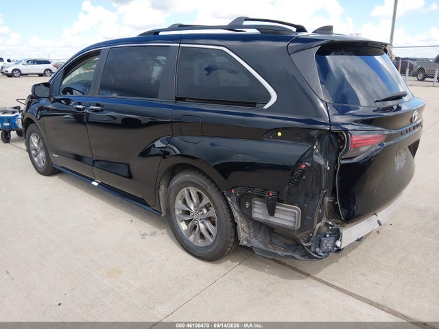 5TDYRKEC9MS014635 Toyota SIENNA XLE