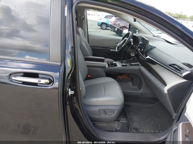 5TDYRKEC9MS014635 Toyota SIENNA XLE