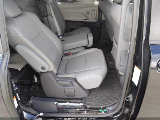 5TDYRKEC9MS014635 Toyota SIENNA XLE