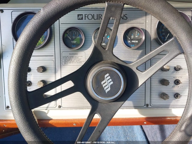 46108667 :رقم المزاد ، 4WNTA051E888 vin ، 1988 Four Winns 16 Feet مزاد بيع