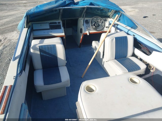 46108667 :رقم المزاد ، 4WNTA051E888 vin ، 1988 Four Winns 16 Feet مزاد بيع