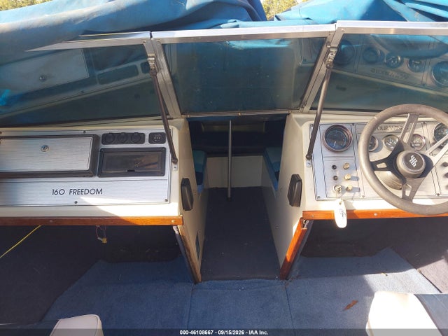 46108667 :رقم المزاد ، 4WNTA051E888 vin ، 1988 Four Winns 16 Feet مزاد بيع