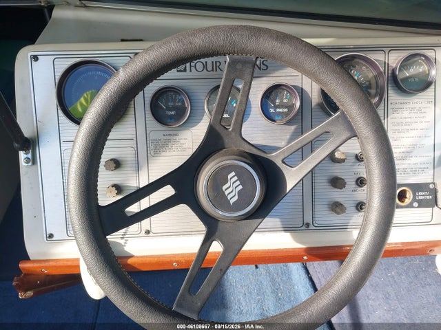 46108667 :رقم المزاد ، 4WNTA051E888 vin ، 1988 Four Winns 16 Feet مزاد بيع