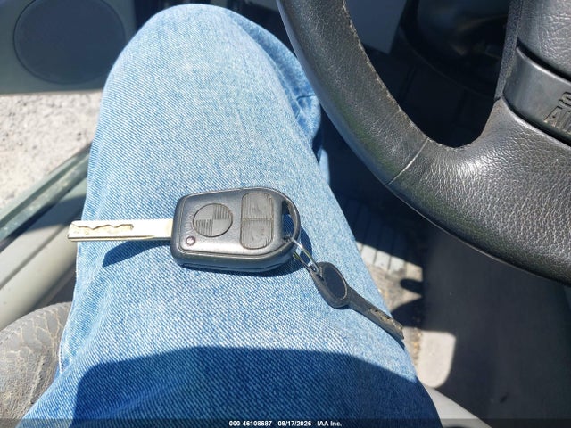 46108687 :رقم المزاد ، WBAAM5331XFR11972 vin ، 1999 Bmw 328i مزاد بيع