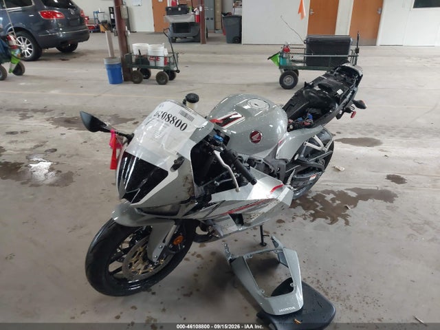 46108800 :رقم المزاد ، JH2PC40H6TK301973 vin ، 2026 Honda Cbr600 Rr مزاد بيع
