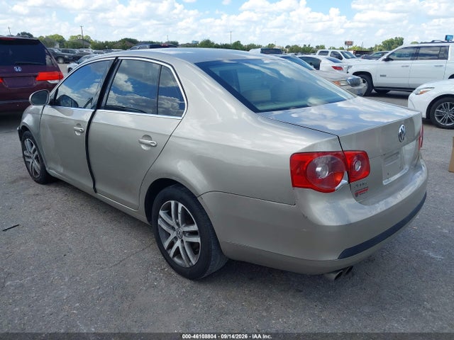2005 Volkswagen Jetta 2.5 მანქანა იყიდება აუქციონზე, vin: 3VWSF71KX5M639410, აუქციონის ნომერი: 46108804