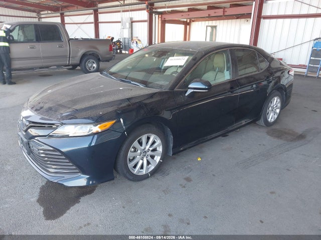 Toyota CAMRY LE 2018 4T1B11HK9JU502013 Image 2
