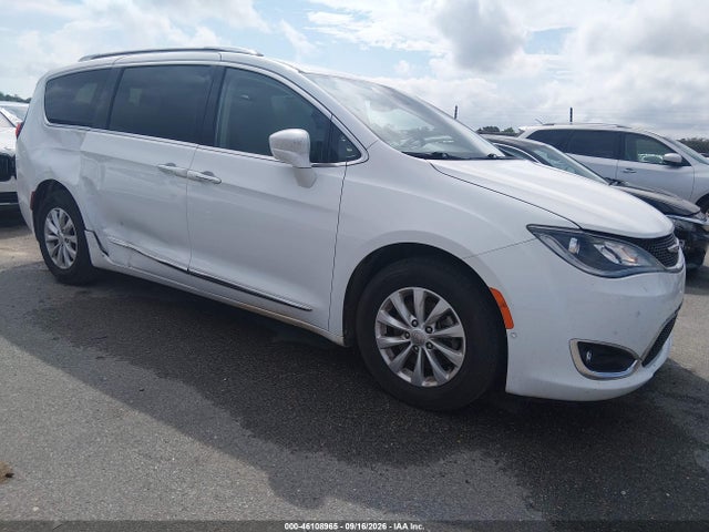 2019 Chrysler Pacifica Touring L მანქანა იყიდება აუქციონზე, vin: 2C4RC1BGXKR626551, აუქციონის ნომერი: 46108965