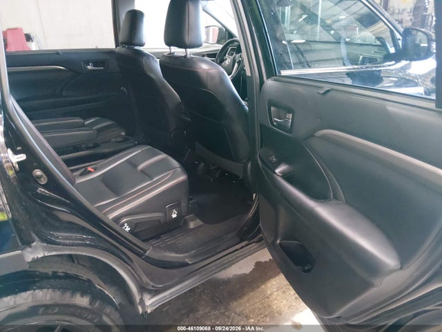 Toyota Highlander Se 2019 5TDJZRFH8KS571876 Image 8