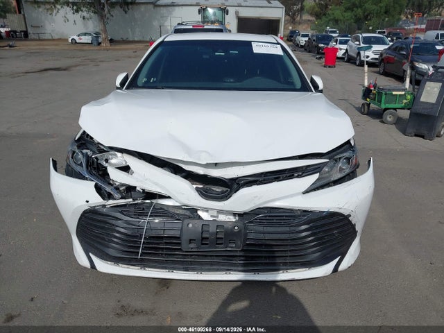 2018 Toyota Camry Hybrid Le მანქანა იყიდება აუქციონზე, vin: 4T1B31HK8JU507570, აუქციონის ნომერი: 46109268