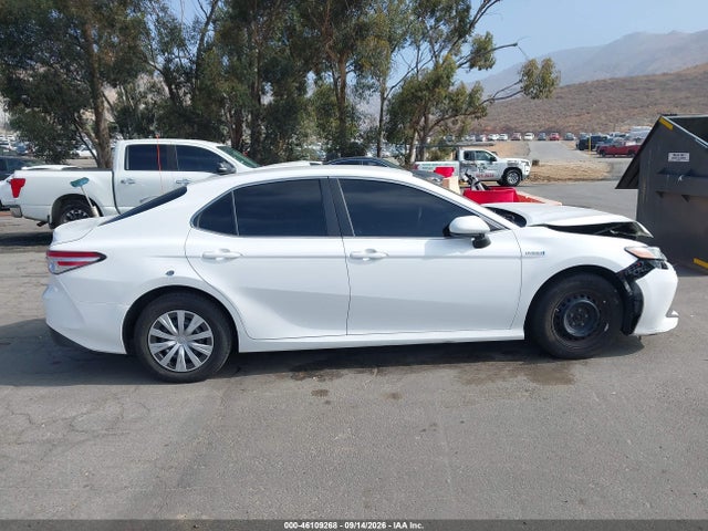 2018 Toyota Camry Hybrid Le მანქანა იყიდება აუქციონზე, vin: 4T1B31HK8JU507570, აუქციონის ნომერი: 46109268