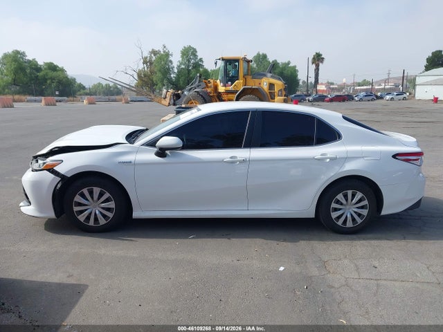 2018 Toyota Camry Hybrid Le მანქანა იყიდება აუქციონზე, vin: 4T1B31HK8JU507570, აუქციონის ნომერი: 46109268