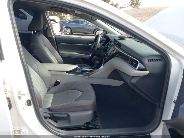 2018 Toyota Camry Hybrid Le მანქანა იყიდება აუქციონზე, vin: 4T1B31HK8JU507570, აუქციონის ნომერი: 46109268