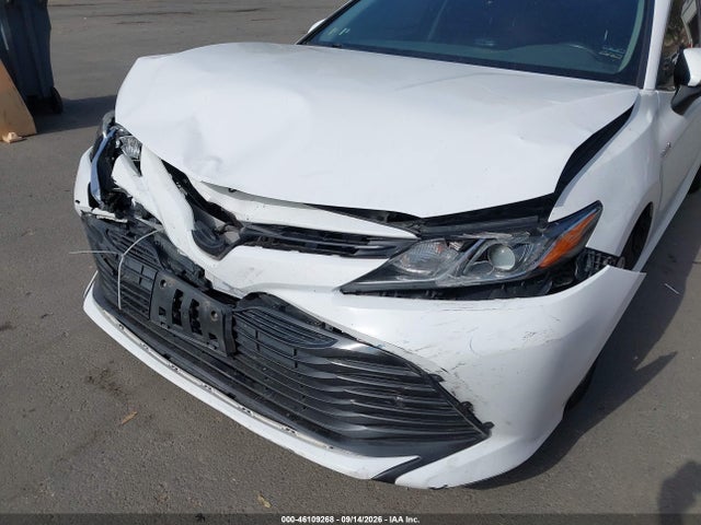 2018 Toyota Camry Hybrid Le მანქანა იყიდება აუქციონზე, vin: 4T1B31HK8JU507570, აუქციონის ნომერი: 46109268