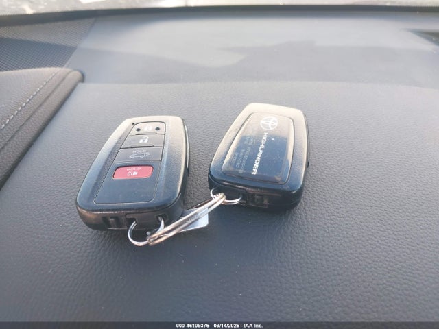 Продажа на аукционе авто 2020 Toyota Highlander Hybrid Limited, vin: 5TDDBRCH1LS006845, номер лота: 46109376