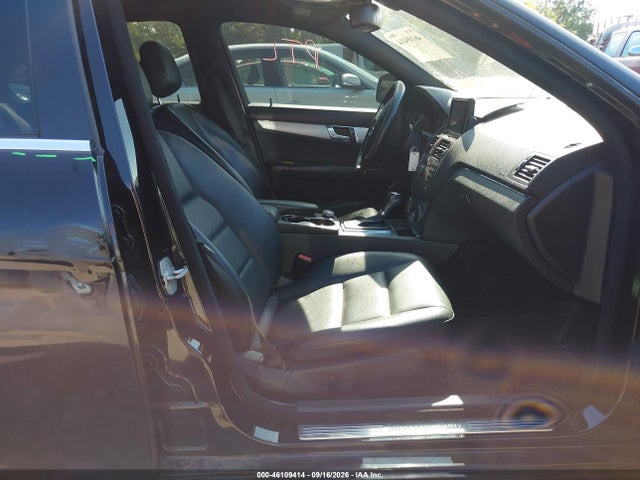 2008 Mercedes-benz C 300 Luxury 4matic/sport 4matic მანქანა იყიდება აუქციონზე, vin: WDDGF81XX8F137176, აუქციონის ნომერი: 46109414