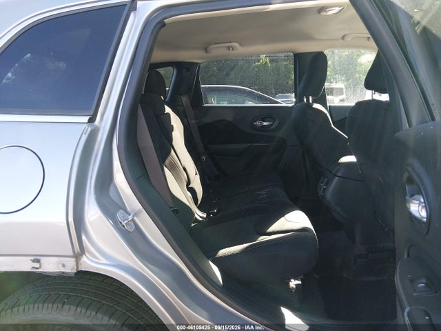 2016 Jeep Cherokee Latitude მანქანა იყიდება აუქციონზე, vin: 1C4PJMCS5GW221231, აუქციონის ნომერი: 46109425