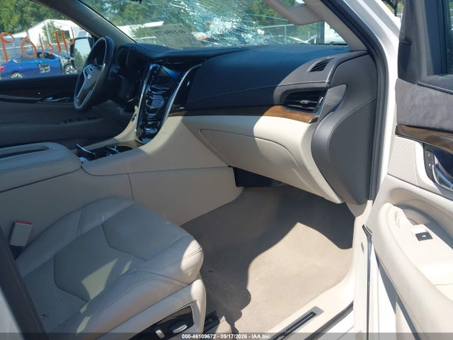 Продажа на аукционе авто 2020 Cadillac Escalade Esv 4wd Luxury, vin: 1GYS4HKJ6LR198773, номер лота: 46109672