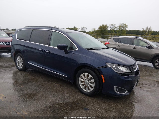 2017 Chrysler Pacifica Touring-l მანქანა იყიდება აუქციონზე, vin: 2C4RC1BG4HR687905, აუქციონის ნომერი: 46109678
