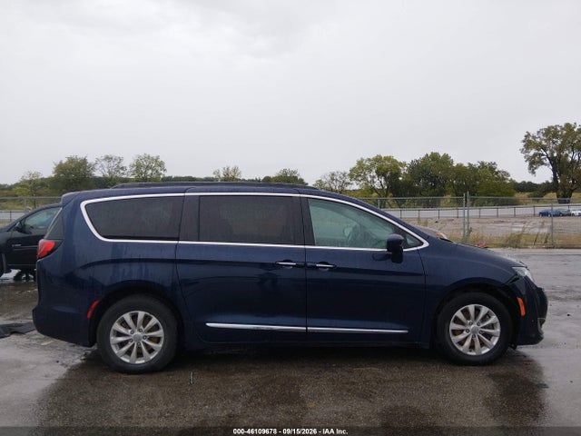 2017 Chrysler Pacifica Touring-l მანქანა იყიდება აუქციონზე, vin: 2C4RC1BG4HR687905, აუქციონის ნომერი: 46109678