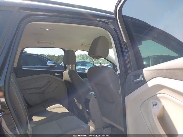 46109850 :رقم المزاد ، 1FMCU0GX3FUA57813 vin ، 2015 Ford Escape Se مزاد بيع
