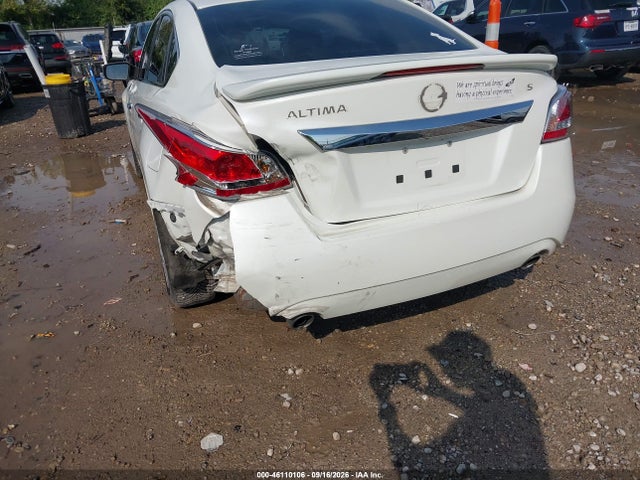 2015 Nissan Altima 2.5/2.5 S/2.5 Sl/2.5 Sv მანქანა იყიდება აუქციონზე, vin: 1N4AL3AP6FN335435, აუქციონის ნომერი: 46110106