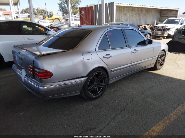 46110288 :رقم المزاد ، WDBJF65J81B381592 vin ، 2001 Mercedes-benz E 320 مزاد بيع