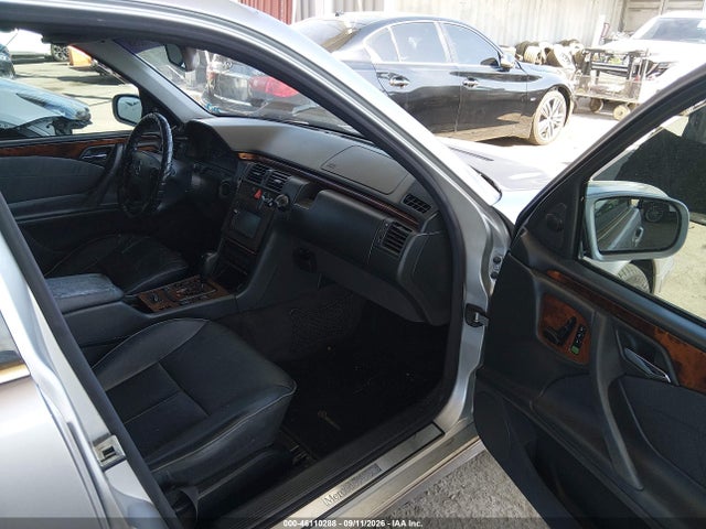 46110288 :رقم المزاد ، WDBJF65J81B381592 vin ، 2001 Mercedes-benz E 320 مزاد بيع