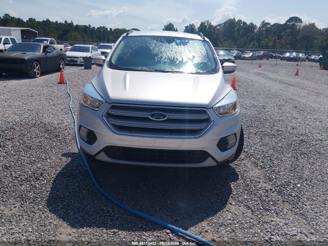 46110452 :رقم المزاد ، 1FMCU0GD5JUB05259 vin ، 2018 Ford Escape Se مزاد بيع