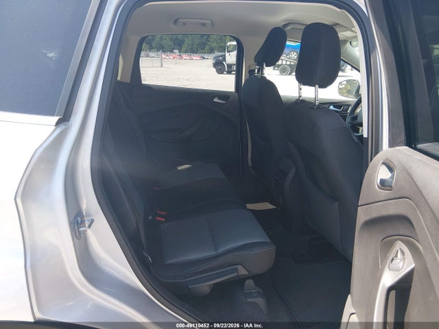 46110452 :رقم المزاد ، 1FMCU0GD5JUB05259 vin ، 2018 Ford Escape Se مزاد بيع