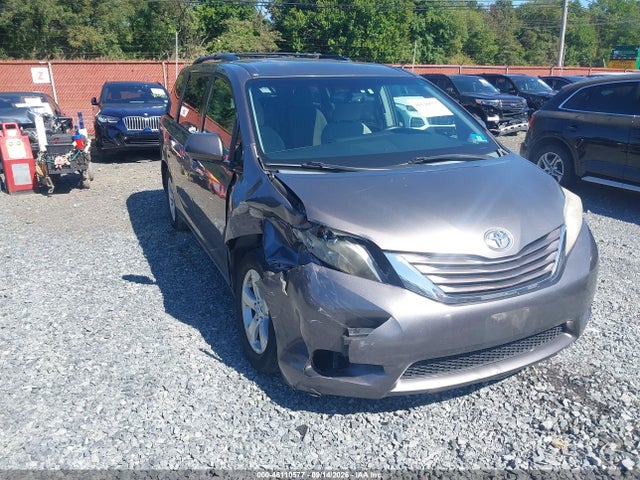 Продаж на аукціоні авто 2015 Toyota Sienna Le 8 Passenger, vin: 5TDKK3DC2FS534261, номер лоту: 46110577
