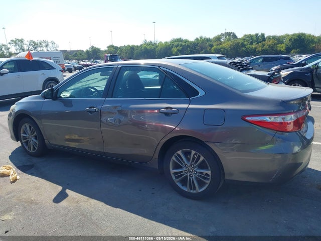 46111066 :رقم المزاد ، 4T1BF1FK0HU334289 vin ، 2017 Toyota Camry Se مزاد بيع