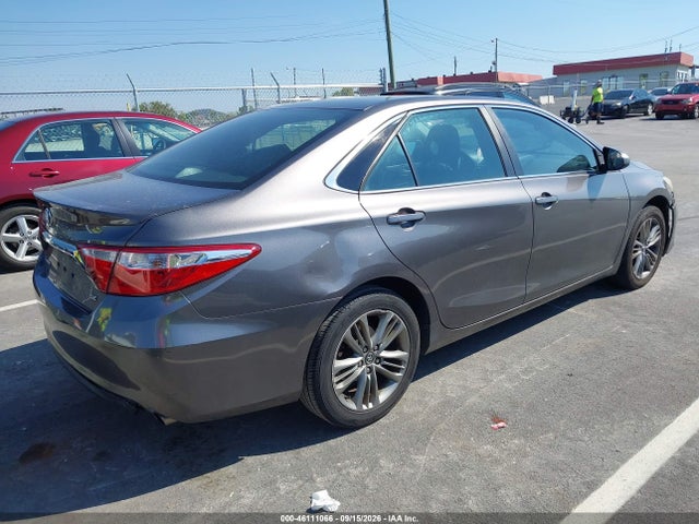 46111066 :رقم المزاد ، 4T1BF1FK0HU334289 vin ، 2017 Toyota Camry Se مزاد بيع