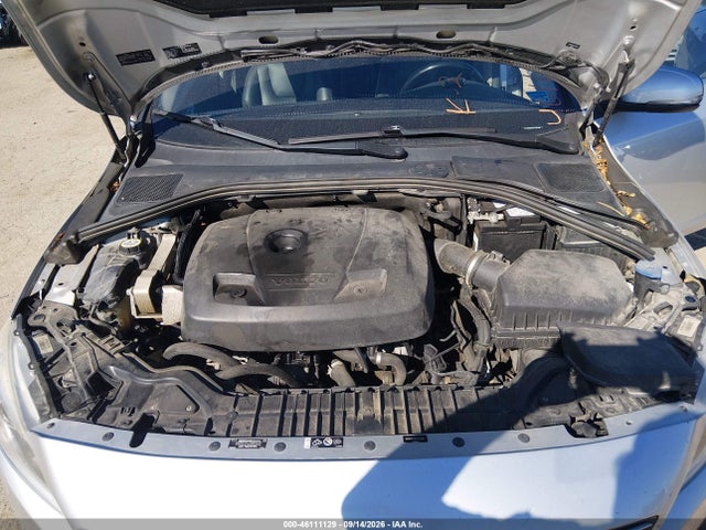 2015 Volvo S60 T5 Platinum მანქანა იყიდება აუქციონზე, vin: YV140MFM1F1357395, აუქციონის ნომერი: 46111129
