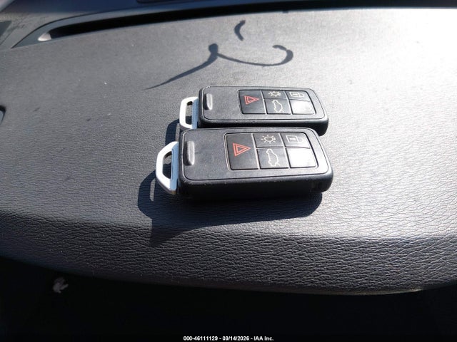 2015 Volvo S60 T5 Platinum მანქანა იყიდება აუქციონზე, vin: YV140MFM1F1357395, აუქციონის ნომერი: 46111129