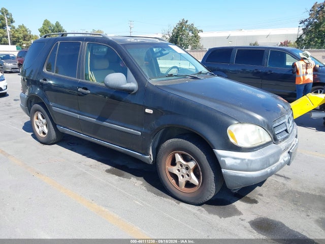 46111230 :رقم المزاد ، 4JGAB54E3XA090679 vin ، 1999 Mercedes-benz Ml 320 مزاد بيع