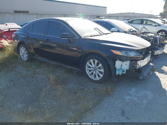 Auction sale of the 2018 Toyota Camry Le, vin: 4T1B11HK3JU631963, lot number: 46111301