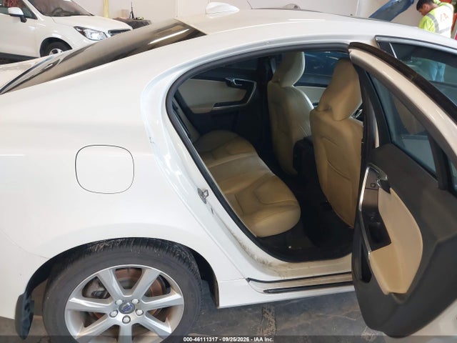 46111317 :رقم المزاد ، YV126MFK1G2406014 vin ، 2016 Volvo S60 T5 Drive-e Premier مزاد بيع