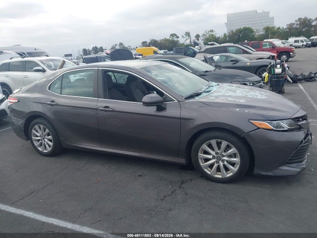 Toyota CAMRY LE 2018 4T1B11HK9JU065582 Image 18