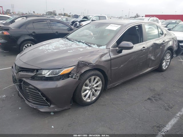 Toyota CAMRY LE 2018 4T1B11HK9JU065582 Image 2