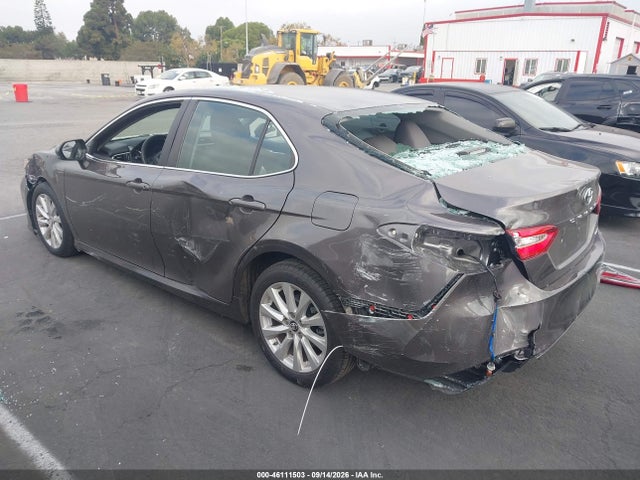 Toyota CAMRY LE 2018 4T1B11HK9JU065582 Image 3