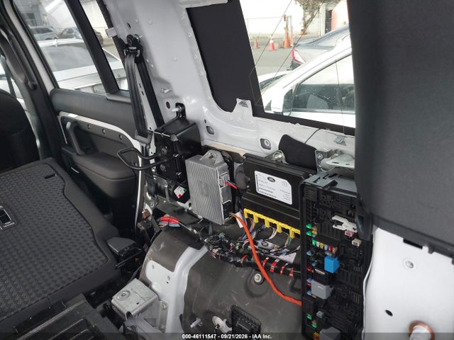 46111547 :رقم المزاد ، SALEJ7EX4S2356694 vin ، 2025 Land Rover Defender 110 P300 مزاد بيع