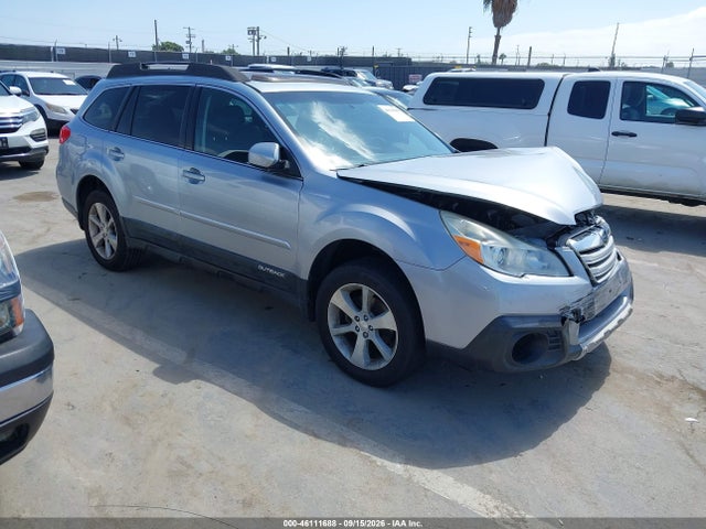 Subaru Outback 2.5i Limited 2014 4S4BRBMC3E3284661 main image