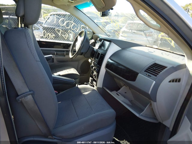 46111747 :رقم المزاد ، 2D4RN6DX0AR419902 vin ، 2010 Dodge Grand Caravan Crew مزاد بيع